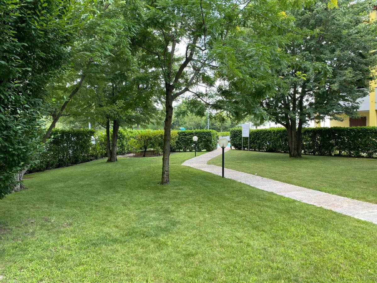 Appartamento Il Faro Con Giardino In Residence Con Piscina Desenzano del Garda Ngoại thất bức ảnh